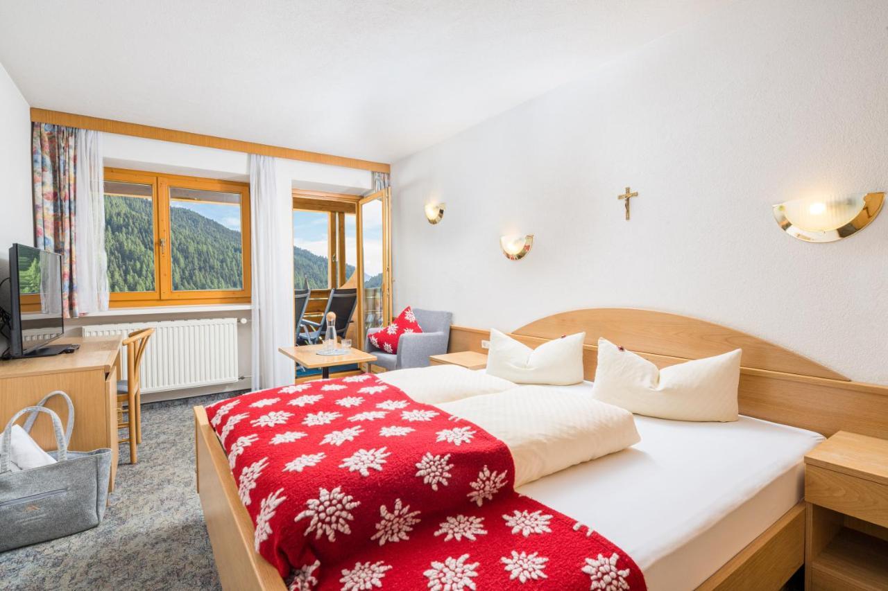 Langtaufererhof Hotel Melago Buitenkant foto